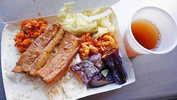 【台北美食】重慶飯包-附近上班族、學生都一致推薦的60元便當店 【台北美食】重慶飯包-附近上班族、學生都一致推薦的60元便當店