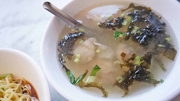 【台北美食】米粉湯-沒有店名沒有招牌的正統路邊攤美食小吃店