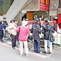 【台北美食】不老客家傳統麻糬-排隊人潮幾乎不間斷的爆強排隊美食