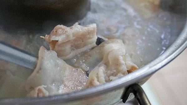 【桃園美食】一畝田拉麵水餃-CP值爆表的超美味酸菜白肉鍋