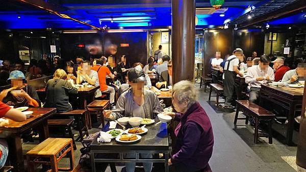 【台北美食】富霸王豬腳-非用餐時間也總是大批排隊人潮的名店美食