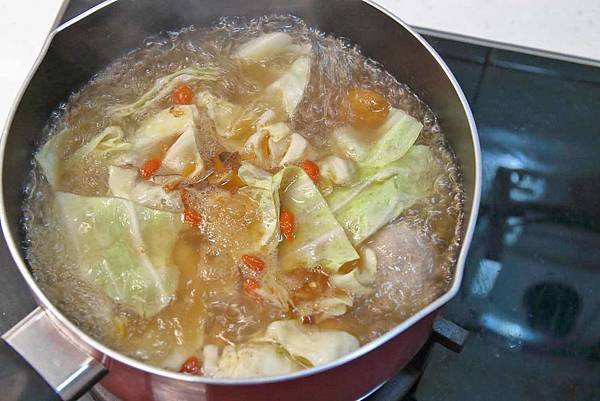 味王大食客-酒香燒雞湯麵、蔥燒牛肉湯麵、蒜香豚骨湯麵-宵夜美食免出門在家輕鬆用泡麵煮出餐廳級的美味小火鍋