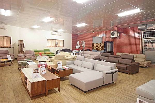 【四人加大沙殺下殺不到１萬元！！】工廠直營，絕無僅有的超低價以及ＭＩＴ台灣製造，絕無僅有的超低價格及超過６００坪展示空間，讓你逛到腳軟，不怕你買不到只怕你不買，五股推薦傢俱店家伍崧家具