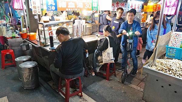 【台北美食】華榮市場口甜不辣-晚上才會出現的路邊攤美食