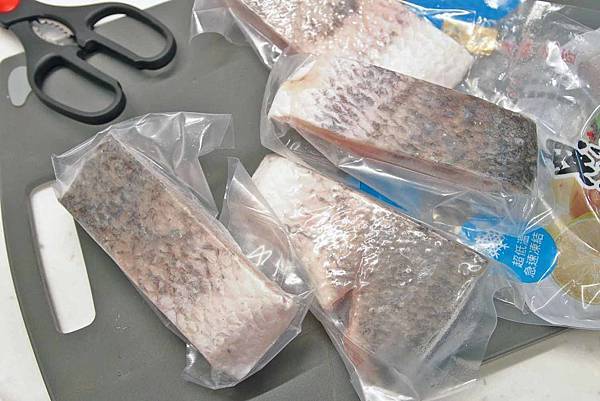 【輕鬆料理零失敗!】氣炸鍋威靈頓鯛魚排與薑絲豆腐魚湯!漁業署與全聯福利中心合作推廣國產水產,新鮮美味不必等! 【輕鬆料理零失敗!】氣炸鍋威靈頓鯛魚排與薑絲豆腐魚湯!漁業署與全聯福利中心合作推廣國產水產,新鮮美味不必等!