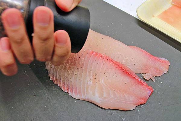 【輕鬆料理零失敗!】氣炸鍋威靈頓鯛魚排與薑絲豆腐魚湯!漁業署與全聯福利中心合作推廣國產水產,新鮮美味不必等! 【輕鬆料理零失敗!】氣炸鍋威靈頓鯛魚排與薑絲豆腐魚湯!漁業署與全聯福利中心合作推廣國產水產,新鮮美味不必等!