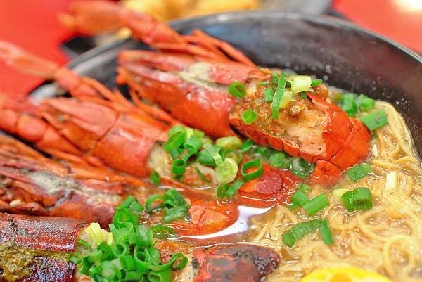 【三重美食】吉祥鍋燒麵-隱身在狹小巷弄裡的爆美味小龍蝦鍋燒麵