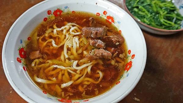 【花蓮美食】阿婆小吃-全台灣CP值最高的美食小吃店!牛肉麵竟然只要55元 【花蓮美食】阿婆小吃-全台灣CP值最高的美食小吃店!牛肉麵竟然只要55元