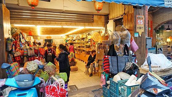 【台北景點】大稻埕、迪化街一日遊！帶有古色古香好吃又好玩的歷史老街