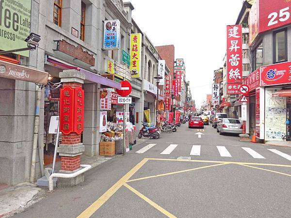 【台北景點】大稻埕、迪化街一日遊！帶有古色古香好吃又好玩的歷史老街