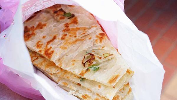 【台北美食】迪化街無名路邊攤蔥油餅-極力推薦來這必吃的超不起眼隱藏版美食 【台北美食】迪化街無名路邊攤蔥油餅-極力推薦來這必吃的超不起眼隱藏版美食