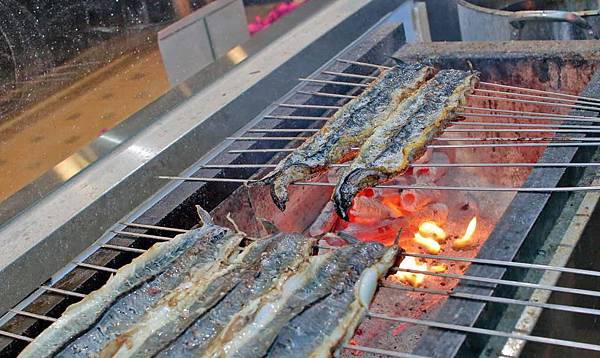 【台北美食】三河屋-新加坡米其林必比登推薦!現殺現烤的備長炭鰻魚飯三吃