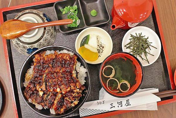 【台北美食】三河屋-新加坡米其林必比登推薦!現殺現烤的備長炭鰻魚飯三吃 【台北美食】三河屋-新加坡米其林必比登推薦!現殺現烤的備長炭鰻魚飯三吃