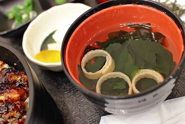 【台北美食】三河屋-新加坡米其林必比登推薦!現殺現烤的備長炭鰻魚飯三吃 【台北美食】三河屋-新加坡米其林必比登推薦!現殺現烤的備長炭鰻魚飯三吃