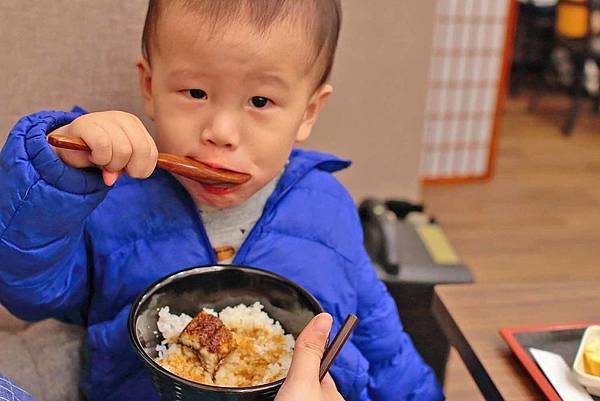 【台北美食】三河屋-新加坡米其林必比登推薦!現殺現烤的備長炭鰻魚飯三吃