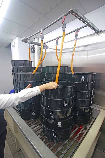 【台北美食】三河屋-新加坡米其林必比登推薦!現殺現烤的備長炭鰻魚飯三吃