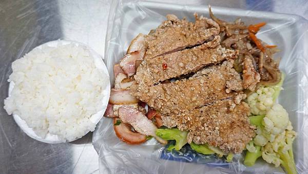 【台北美食】海山排骨便當-迪化街裡超人氣排隊美食排骨飯店 【台北美食】海山排骨便當-迪化街裡超人氣排隊美食排骨飯店