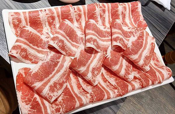 【台北美食】圓味涮涮鍋-網路評價極高品質卻不高的火鍋店 【台北美食】圓味涮涮鍋-網路評價極高品質卻不高的火鍋店