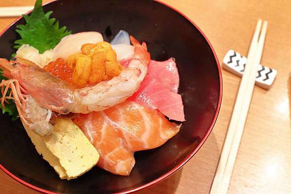 【沖繩美食】築地男前鮓国際通り屋台村-築地新鮮食材直送！呈現最美味的海鮮生魚片美食