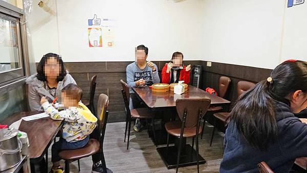 【台北美食】何記手工蒸餃-天母人爆推!用餐時間需要排隊的美味蒸餃 【台北美食】何記手工蒸餃-天母人爆推!用餐時間需要排隊的美味蒸餃