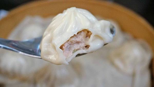 【台北美食】何記手工蒸餃-天母人爆推!用餐時間需要排隊的美味蒸餃 【台北美食】何記手工蒸餃-天母人爆推!用餐時間需要排隊的美味蒸餃