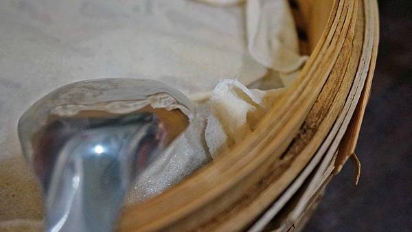 【台北美食】何記手工蒸餃-天母人爆推!用餐時間需要排隊的美味蒸餃