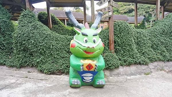 【桃園景點】羊世界牧場-有如一座小型動物園，還可以餵羊的好玩親子景點