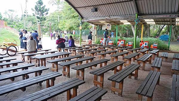 【桃園景點】羊世界牧場-有如一座小型動物園，還可以餵羊的好玩親子景點