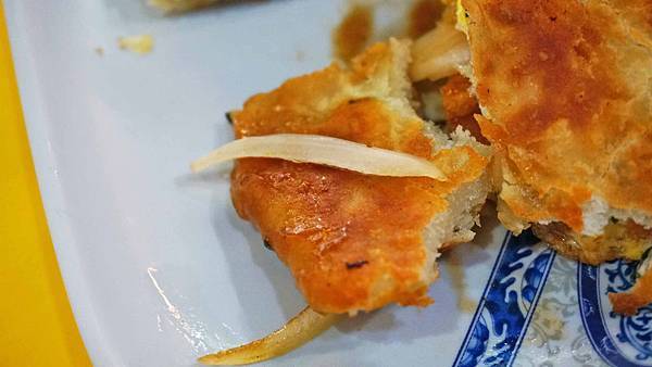 【台北美食】鳳玲水煎包-酥酥脆脆不油不膩的美味蔥油餅 【台北美食】鳳玲水煎包-酥酥脆脆不油不膩的美味蔥油餅
