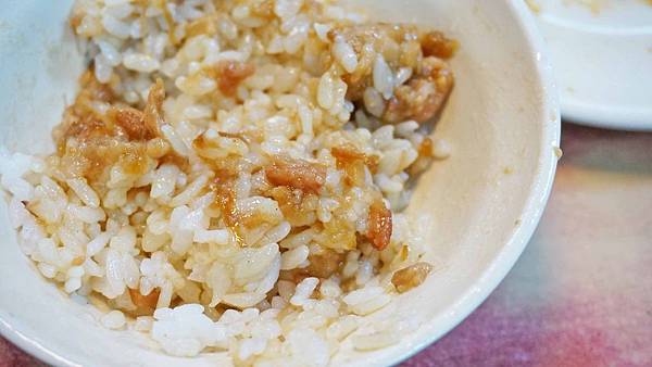 【台北美食】雙胖子-滿滿膠質讓人迷著香噴噴的魯肉飯美食