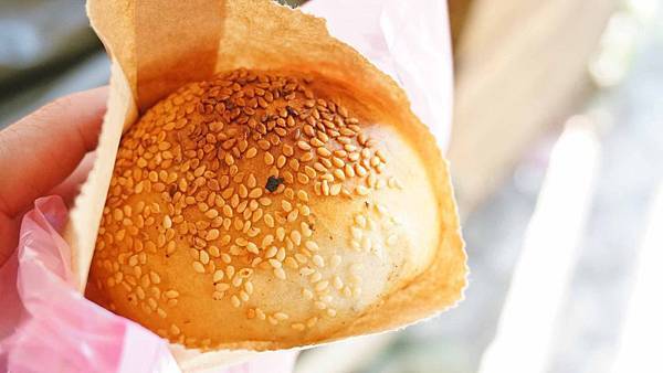 【台北美食】黑胡 黑肉丸&胡椒餅-昂貴地區裡的超便宜35元胡椒餅