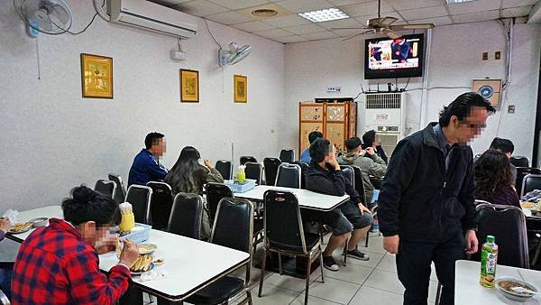 【汐止美食】河南鍋貼店-用餐時間大排長龍的美味鍋貼店