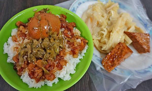 【三重美食】原頂好魯肉飯羊肉羹湯-隱身在狹小巷弄裡內行人才知道的銅板美食 【三重美食】原頂好魯肉飯羊肉羹湯-隱身在狹小巷弄裡內行人才知道的銅板美食