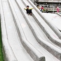 【台北景點】白雲公園-小孩愛不釋手，三種不同類型溜滑梯及多種盪鞦韆的特色公園