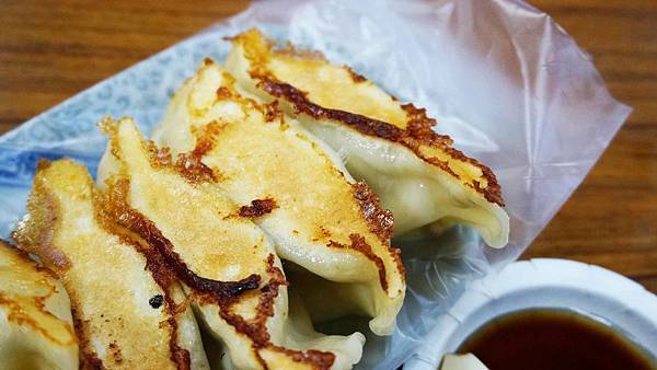 【汐止美食】阿財鍋貼-酥酥脆脆會爆湯汁的美味鍋貼