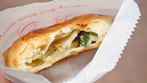 【汐止美食】蔥之香蔥仔餅-剛出爐就瞬間秒殺的超人氣蔥仔餅美食