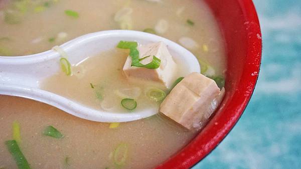 【汐止美食】佳佳涼麵/豬腸冬粉-比別人還便宜份量又大的高CP值涼麵店