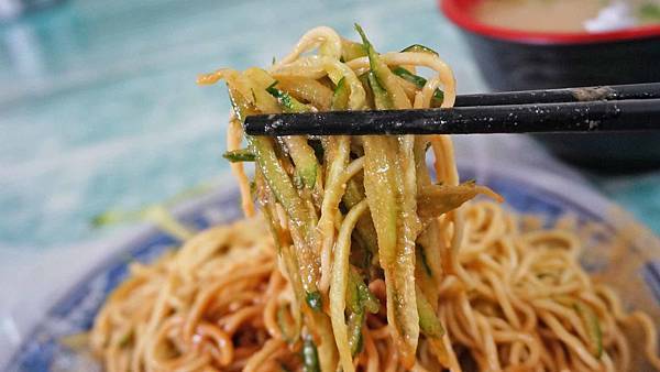 【汐止美食】佳佳涼麵/豬腸冬粉-比別人還便宜份量又大的高CP值涼麵店