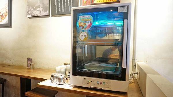 【台北美食】胡饕米粉湯黑白切-公館夜市裡的古早味美食小吃店