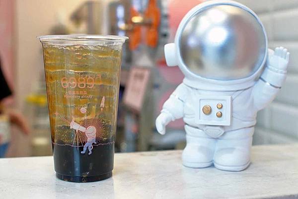 【林口美食】6989恆星系飲品-低溫壓榨新技術新鮮現榨蘋果汁，美味無比，嚐一口絕對會愛上他的美妙滋味！