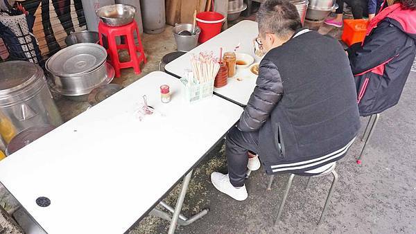 【台北美食】香菇肉羹-隱藏在巷弄裡人潮幾乎不間斷的無名路邊攤小吃店