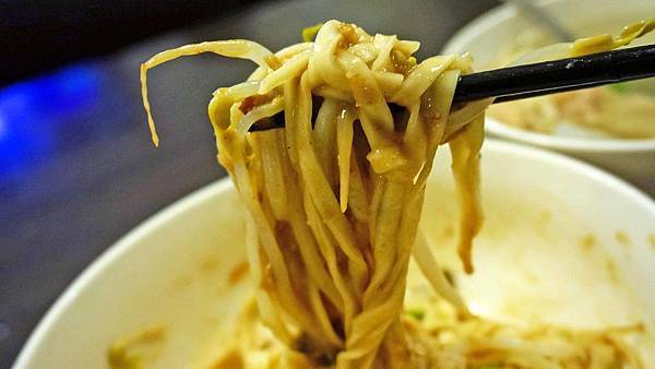 【台北美食】迎客松小吃店-比一般店家還要貴卻大受附近上班族歡迎的美食店家