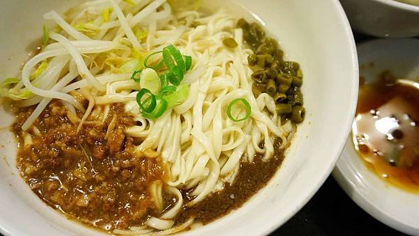 【台北美食】迎客松小吃店-比一般店家還要貴卻大受附近上班族歡迎的美食店家