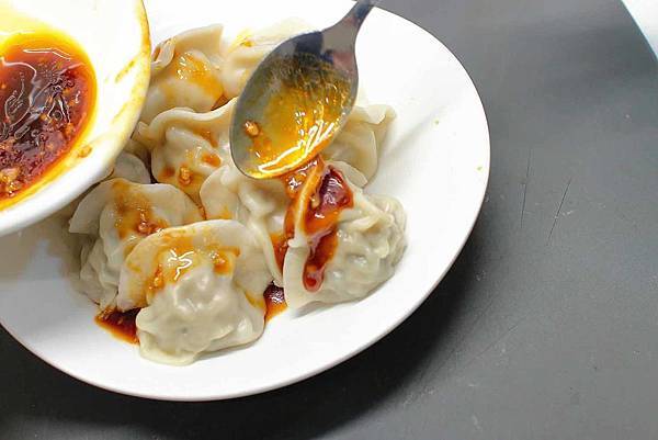 【免出門！在家也能吃到乾淨又衛生的超大顆水餃】瞬食之間美食平台-來萬傳盛水餃