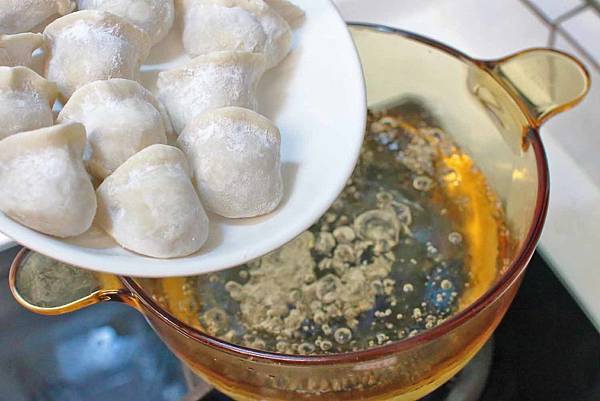 【免出門！在家也能吃到乾淨又衛生的超大顆水餃】瞬食之間美食平台-來萬傳盛水餃