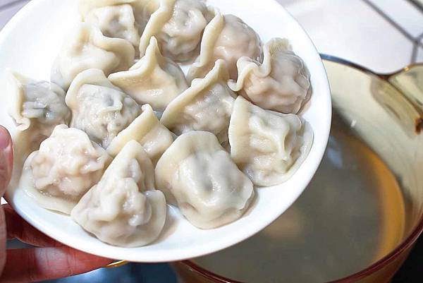 【免出門！在家也能吃到乾淨又衛生的超大顆水餃】瞬食之間美食平台-來萬傳盛水餃