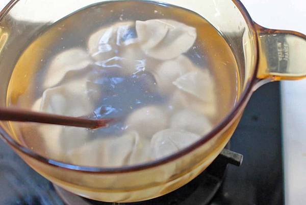 【免出門！在家也能吃到乾淨又衛生的超大顆水餃】瞬食之間美食平台-來萬傳盛水餃