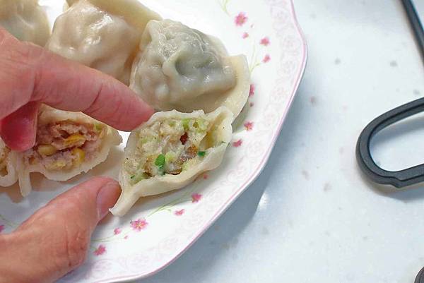 【免出門！在家也能吃到乾淨又衛生的超大顆水餃】瞬食之間美食平台-來萬傳盛水餃