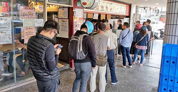 【台北美食】老牌張豬腳飯-超人氣排隊豬腳名店