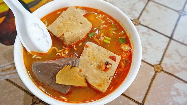 【台北美食】黃記麻辣蚵仔麵線-微麻微辣超級重香的麻辣臭豆腐 【台北美食】黃記麻辣蚵仔麵線-微麻微辣超級重香的麻辣臭豆腐